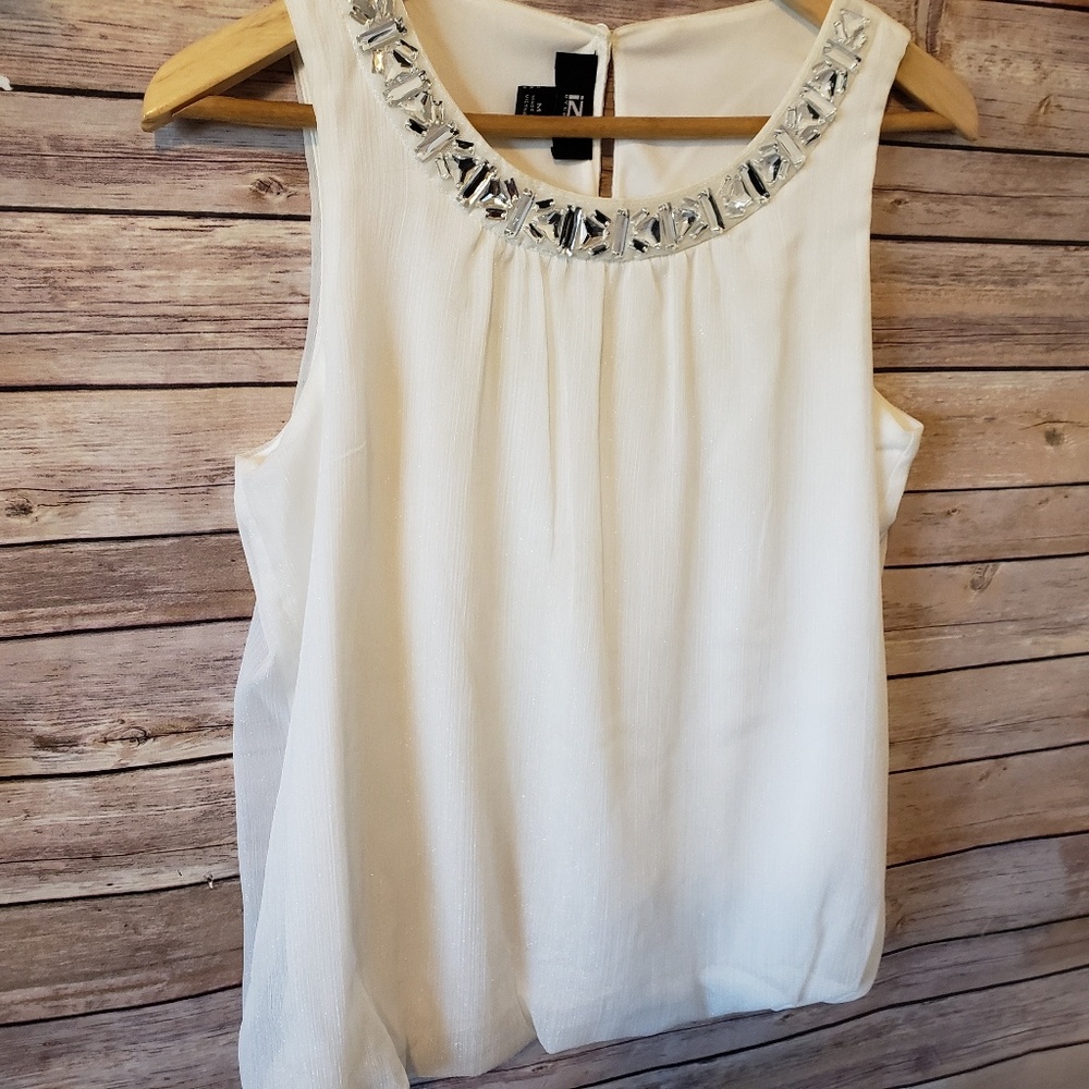 🌿Iz Byer White Shimmer Jeweled Blouse Size M 🌿 - Picture 2 of 8